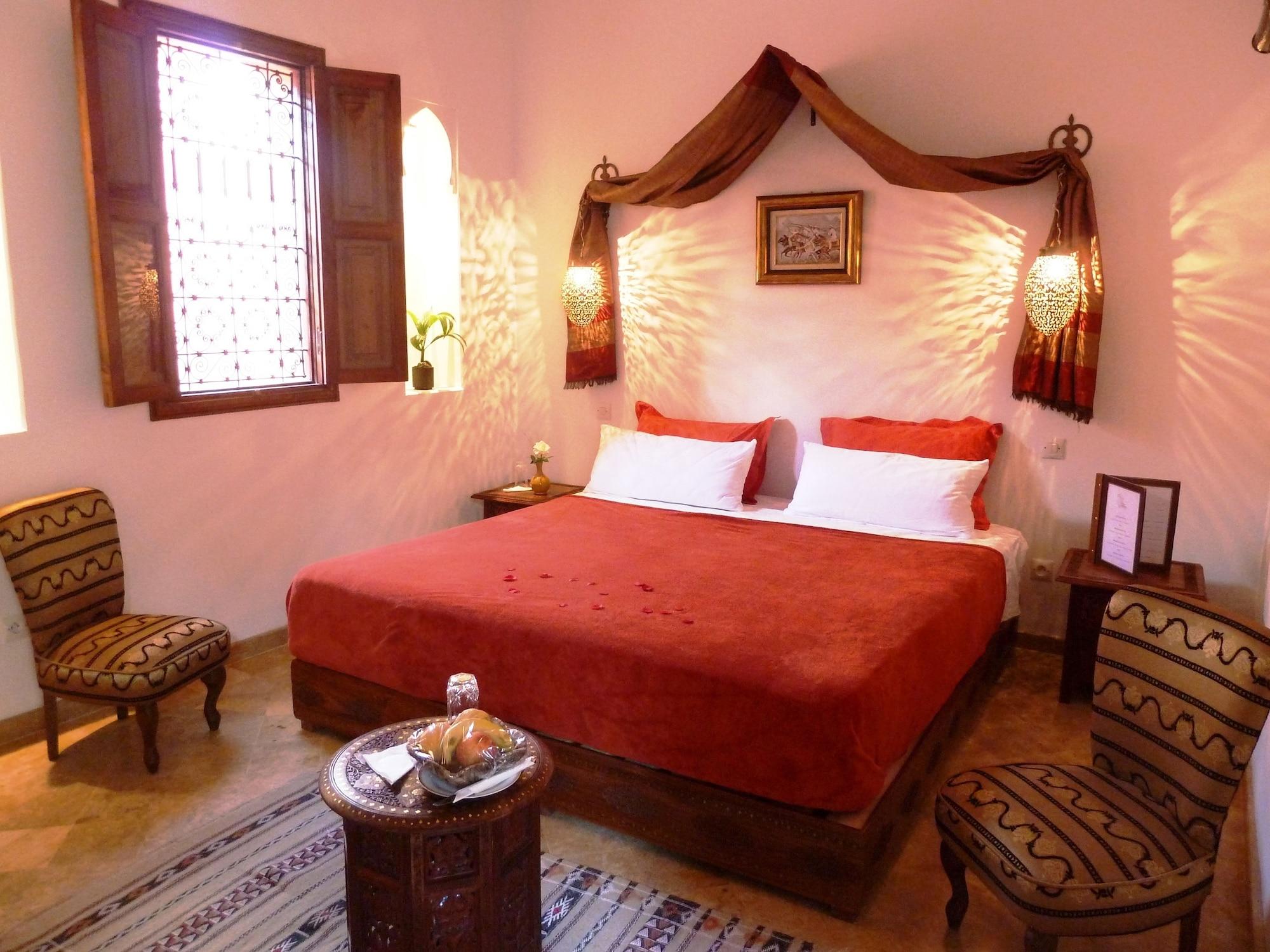 Riad Viva Марракеш Экстерьер фото A bedroom in a Moroccan riad