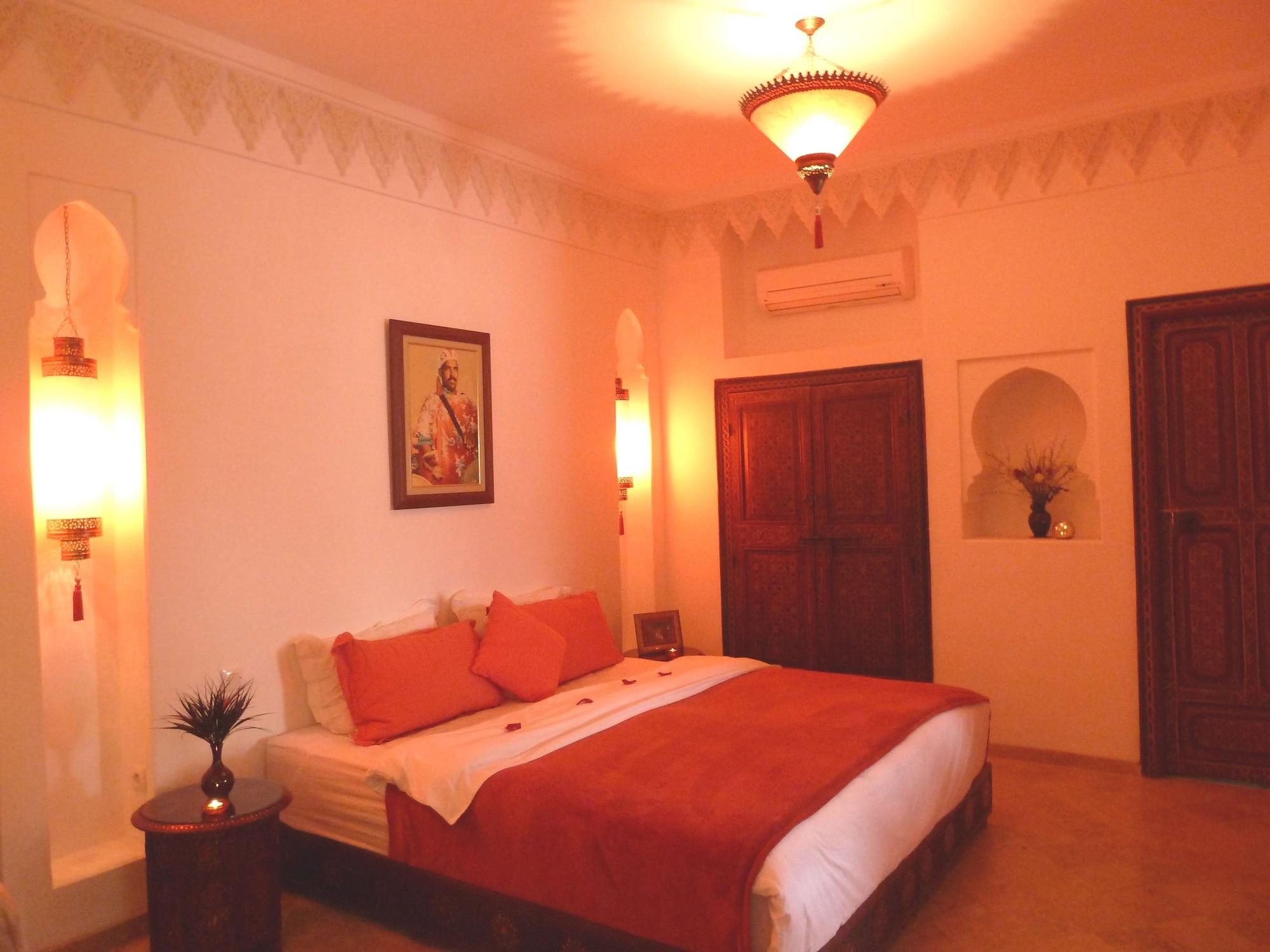 Riad Viva Марракеш Экстерьер фото A bedroom in a hotel in Morocco