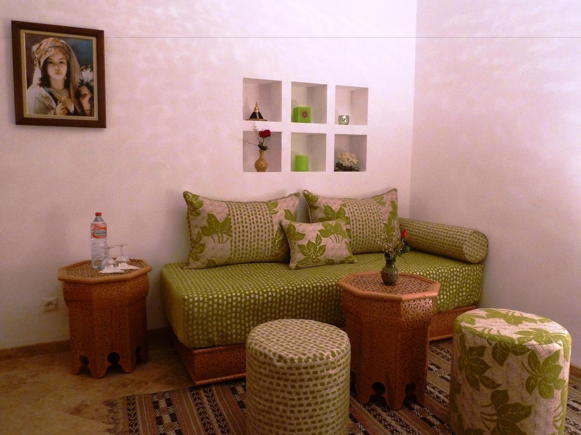 Riad Viva Марракеш Экстерьер фото A Moroccan living room