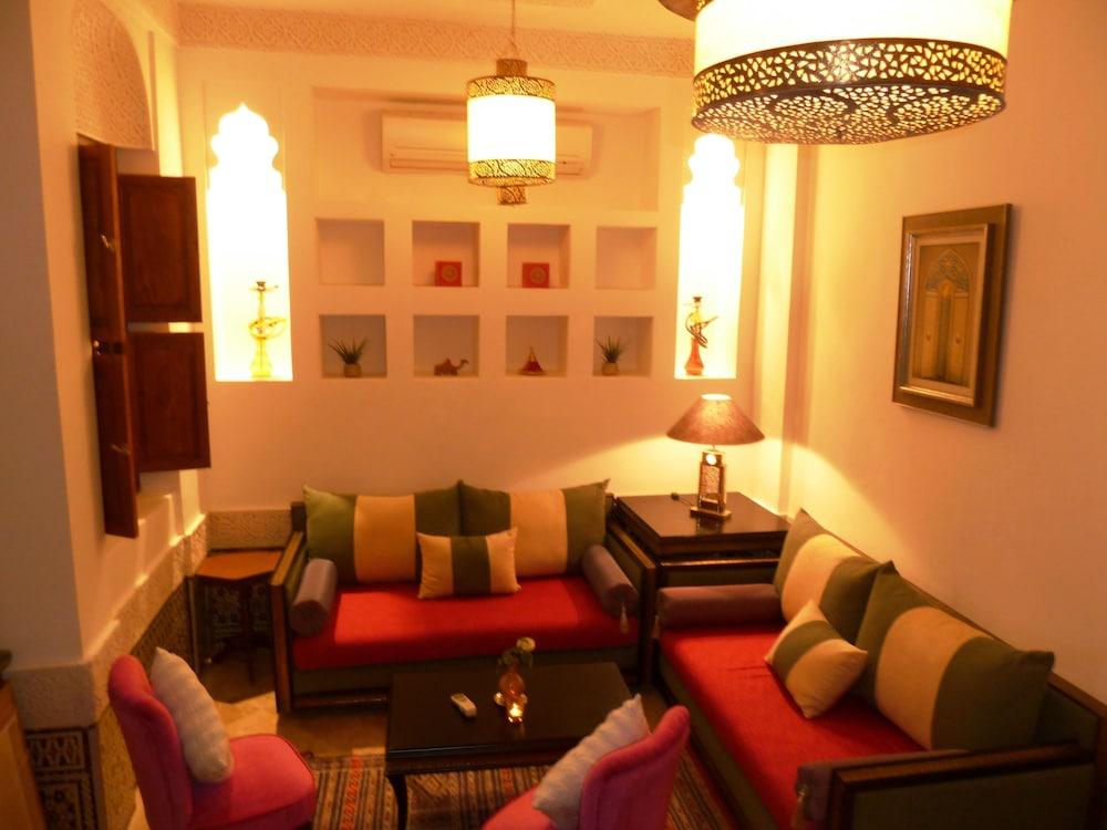 Riad Viva Марракеш Экстерьер фото A Moroccan living room