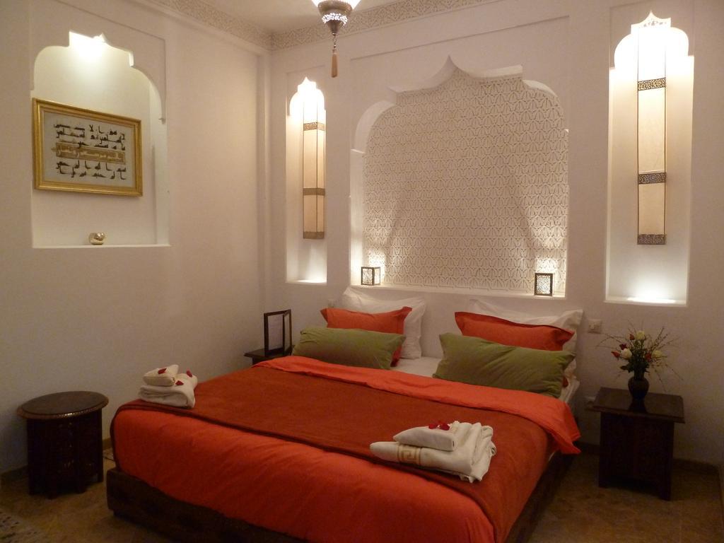 Riad Viva Марракеш Экстерьер фото A bedroom in a hotel in Morocco