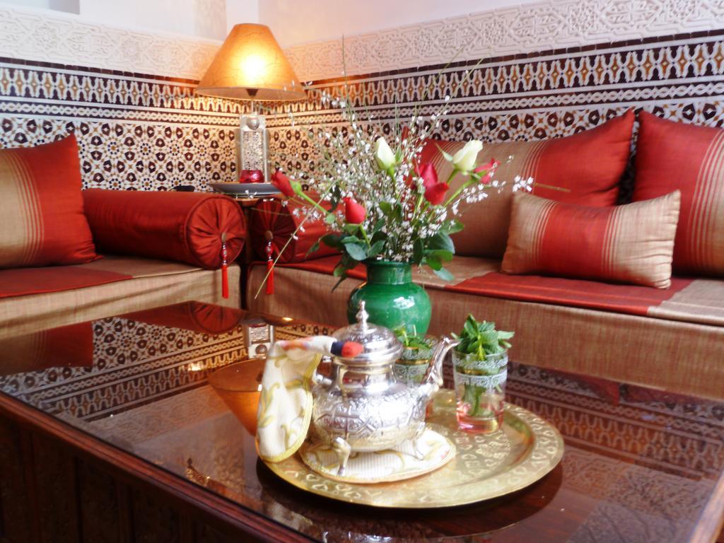 Riad Viva Марракеш Экстерьер фото A Moroccan tea set