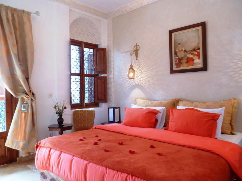 Riad Viva Марракеш Экстерьер фото A bedroom in a Moroccan riad