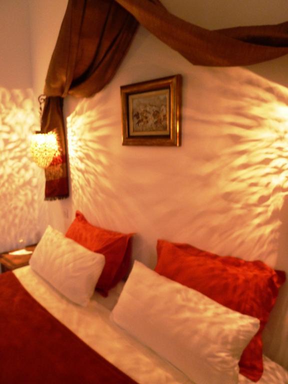 Riad Viva Марракеш Экстерьер фото A Moroccan lamp