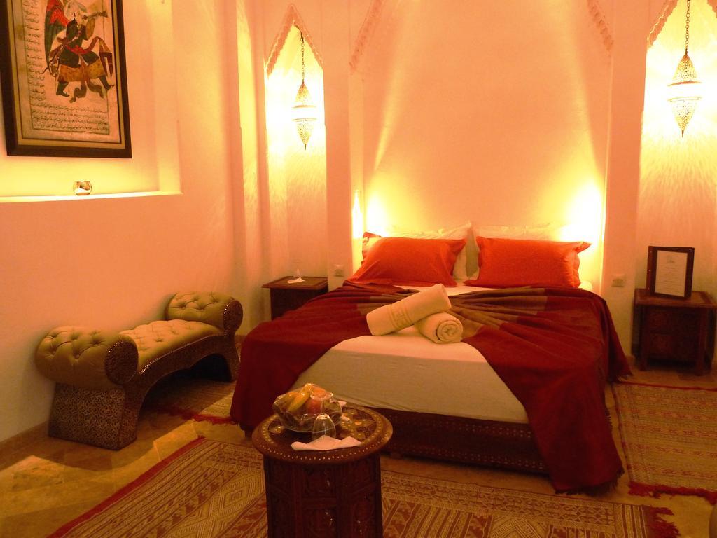 Riad Viva Марракеш Экстерьер фото A bedroom in a Moroccan riad