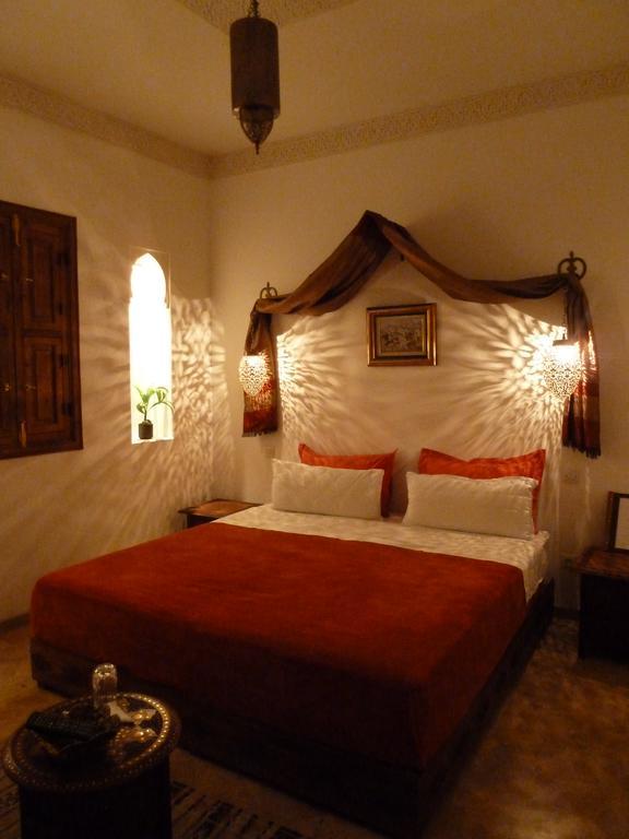 Riad Viva Марракеш Экстерьер фото A bedroom in a Moroccan riad
